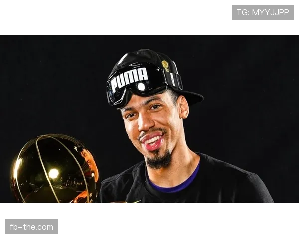 丹尼·格林无球跑动拉开空间，3D价值在季后赛凸显